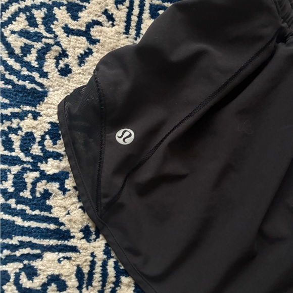 Lululemon Hotty Hot Short II *2.5" Black Size 6 - Picture 6 of 7